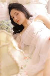 女总裁将五百万奖金颁给实习生后，我直接让公司破产全本