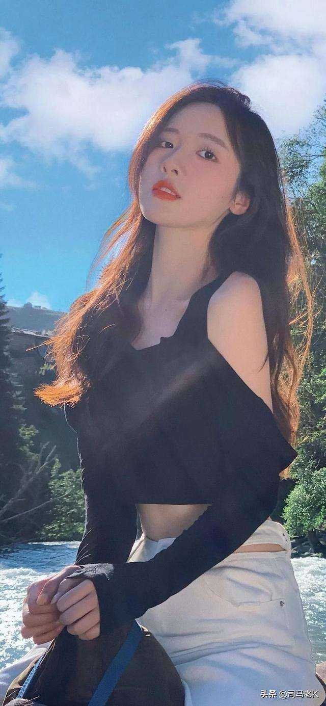 逃出囚笼归来，她将世子踢下神坛全文章节