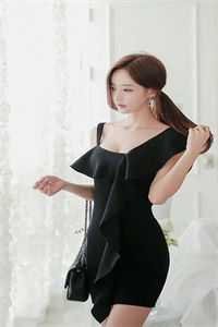 未婚妻让学弟白住我别墅，我让她全家破产免费看