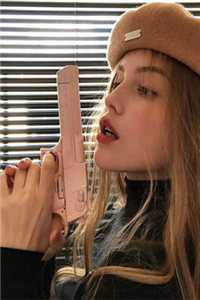 月坠寒江，乍惊春醒抖音