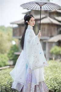 月坠寒江，乍惊春醒必读文