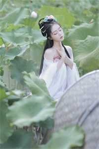 订婚宴上，未婚妻接过男模的房卡小说免费阅读全文